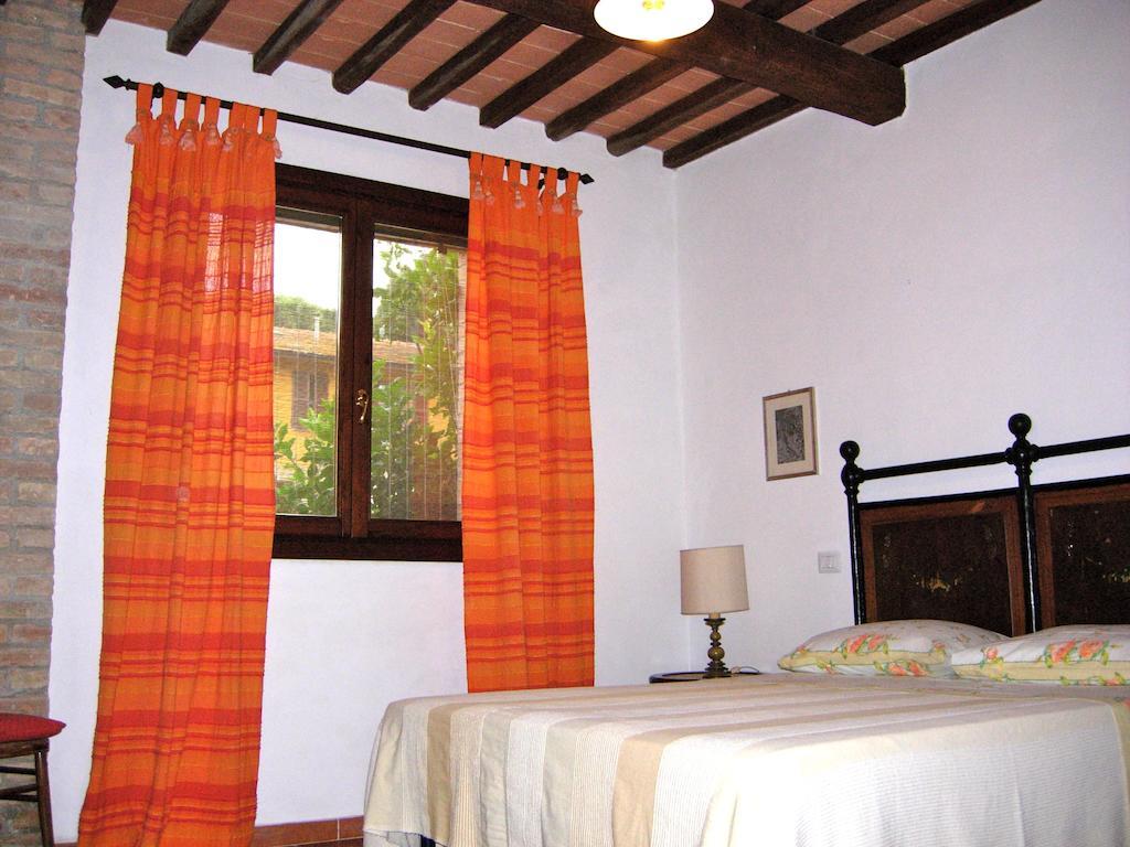 Agriturismo Monte Alzato كابالبيو الغرفة الصورة
